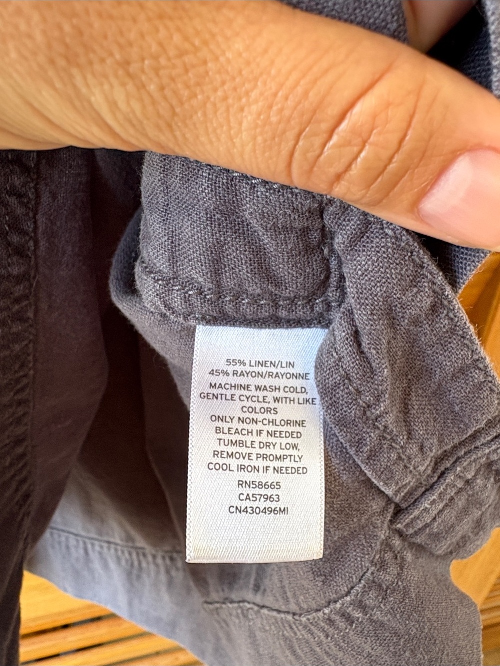 Caslon Womens V-Neck Button-Side Tank Top Black Charcoal gray Summer size Medium - Picture 4 of 5